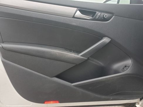 Used 2014 Volkswagen Passat 2.5 SE image 12