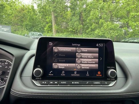 Used 2025 Nissan Rogue SV AWD/4WD image 31