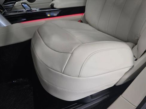 New 2026 Land Rover Range Rover SE image 29