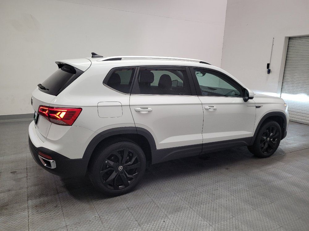 Used 2023 Volkswagen Taos SE w/ Panoramic Sunroof Package FWD image 10