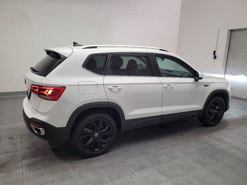 Used 2023 Volkswagen Taos SE w/ Panoramic Sunroof Package FWD image 10