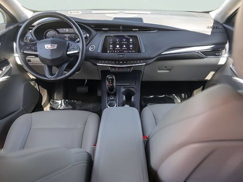 Used 2023 Cadillac XT4 Luxury w/ Cold Weather Package FWD image 27