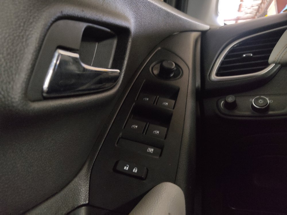 Used 2022 Chevrolet Trax LS w/ Tint and Cruise Package FWD image 27