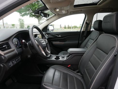 Used 2023 GMC Acadia Denali w/ Denali Ultimate Package AWD/4WD image 9