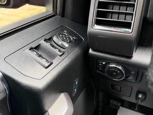 Used 2016 Ford F150 XLT w/ Equipment Group 302A Luxury AWD/4WD image 26