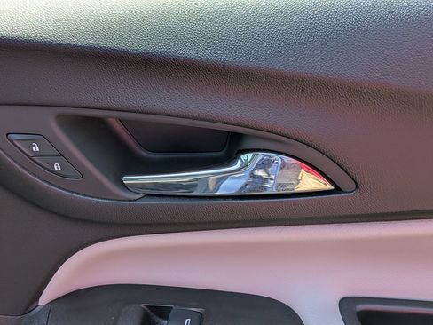 Used 2024 Chevrolet Equinox LT FWD image 34