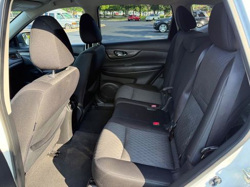 Used 2019 Nissan Rogue SV FWD image 12