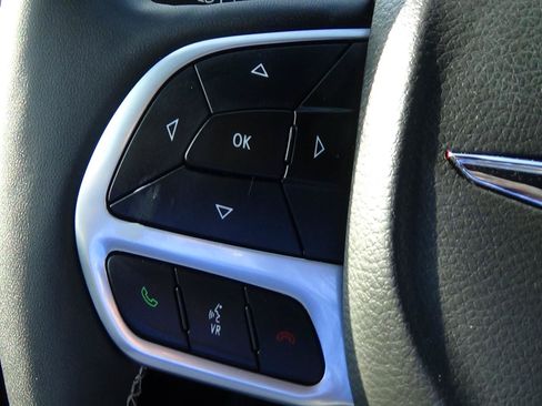 Certified 2025 Chrysler Pacifica Select FWD image 23