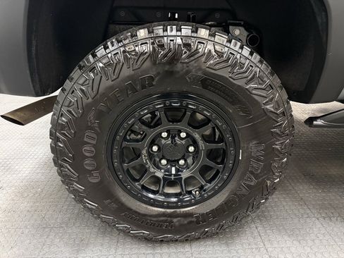 Used 2024 GMC Canyon AT4X w/ AT4X AEV Edition image 11