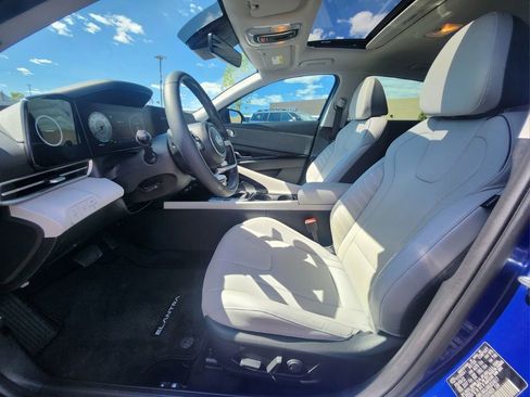 Used 2022 Hyundai Elantra Limited image 10