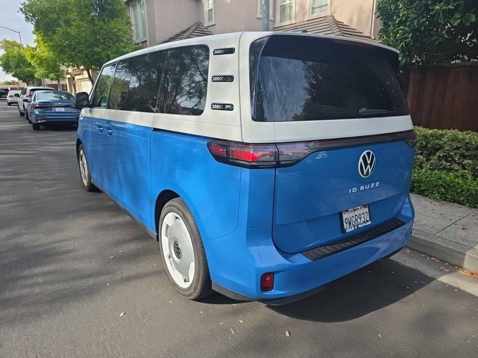 Used 2025 Volkswagen ID. Buzz 1st Edition RWD image 19