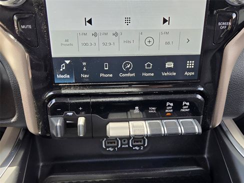 Used 2022 RAM 1500 Laramie AWD/4WD image 15