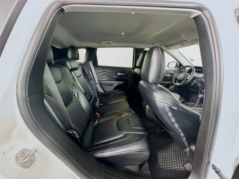 Used 2019 Jeep Cherokee Latitude Plus w/ Comfort/Convenience Group image 25