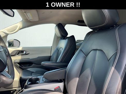 Used 2023 Chrysler Pacifica Touring-L FWD image 38