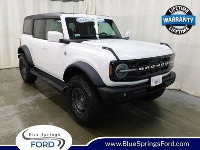 New 2025 Ford Bronco Outer Banks w/ Sasquatch Package