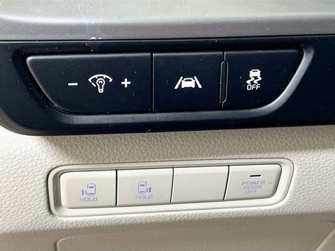 Used 2024 Kia Carnival LX FWD image 10
