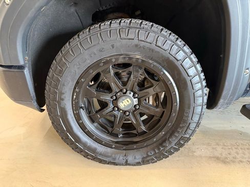 Used 2021 GMC Sierra 1500 AT4 w/ Technology Package image 9