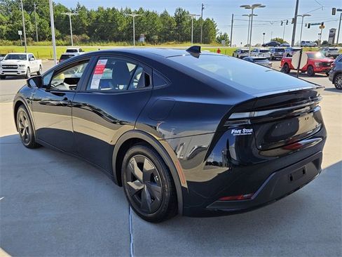 New 2026 Toyota Prius SE image 10