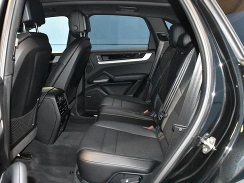Certified 2025 Porsche Cayenne image 22