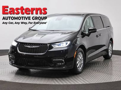 Used 2023 Chrysler Pacifica Touring-L