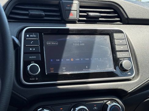 Used 2025 Nissan Versa S FWD image 18