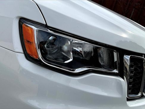 Used 2021 Jeep Grand Cherokee Limited image 32