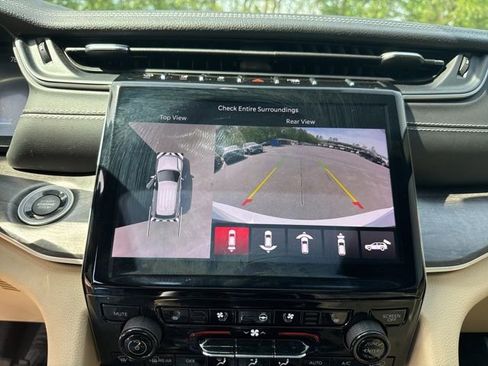 Used 2023 Jeep Grand Cherokee L Limited w/ Luxury Tech Group II AWD/4WD image 17