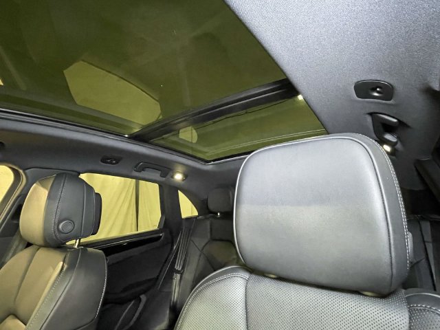 Certified 2026 Porsche Macan AWD/4WD image 18