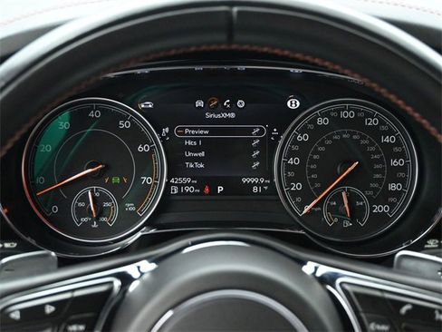 Used 2018 Bentley Bentayga image 34