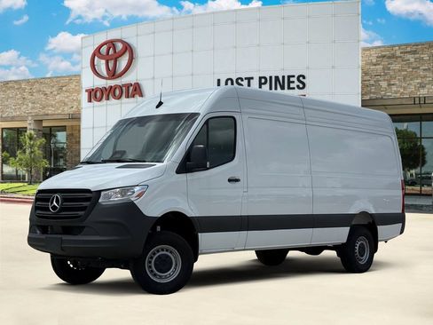 Used 2025 Mercedes-Benz Sprinter 2500 image 1