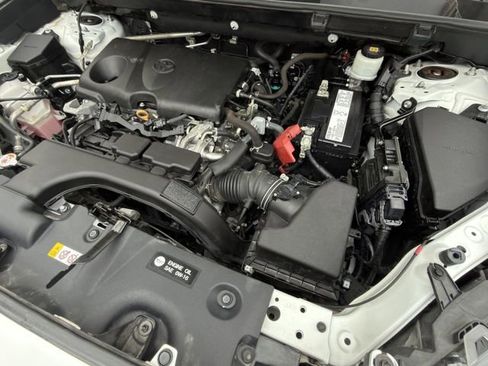 Used 2019 Toyota RAV4 LE image 30