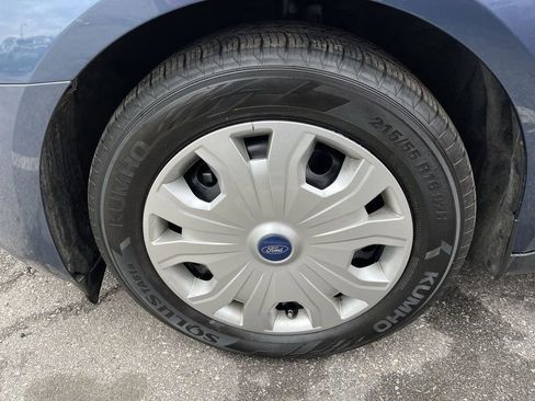 Used 2023 Ford Transit Connect XLT image 2