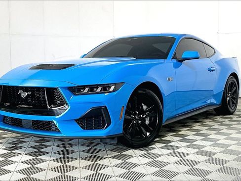 Used 2025 Ford Mustang GT RWD image 2