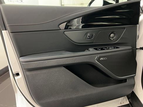 Used 2025 Lincoln Nautilus Premier w/ Equipment Group 102A image 30