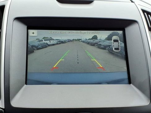 Used 2018 Ford Edge SEL w/ Equipment Group 201A AWD/4WD image 16