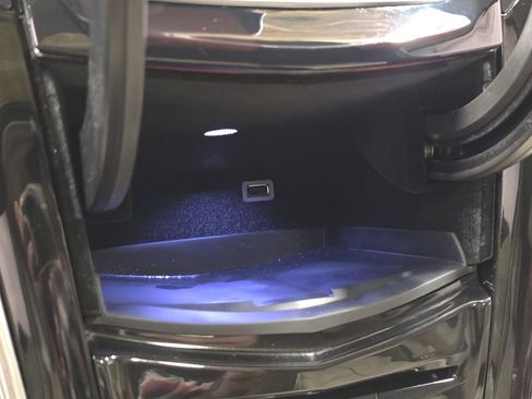 Used 2015 Cadillac Escalade Premium AWD/4WD image 33