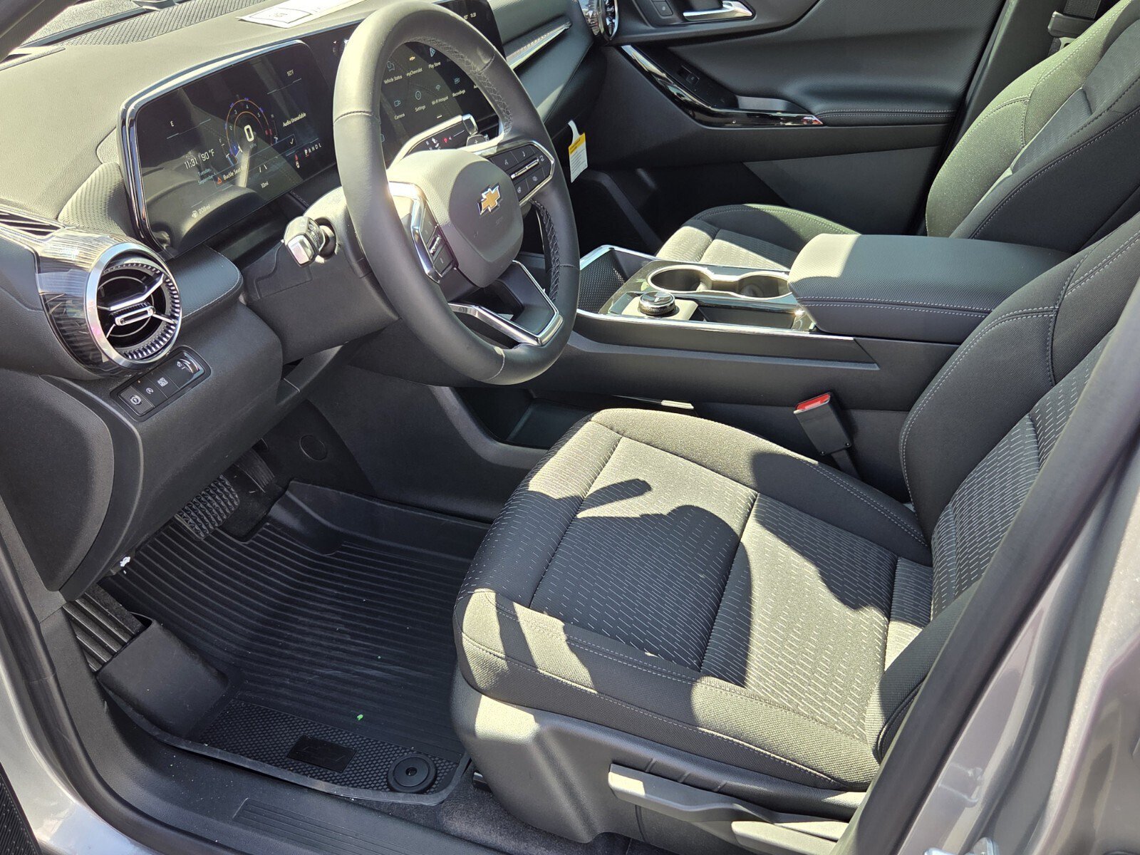 New 2027 Chevrolet Equinox LT w/ Safety and Technology Package FWD image 5