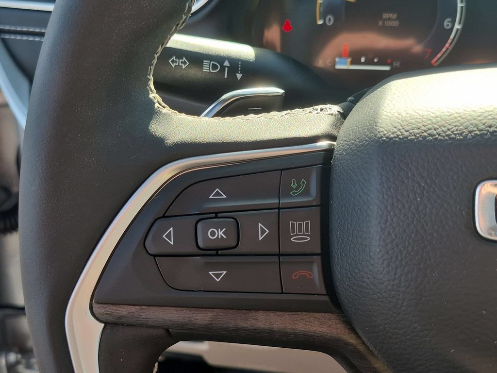 Certified 2025 Jeep Grand Cherokee Limited w/ Luxury Tech Group II AWD/4WD image 16