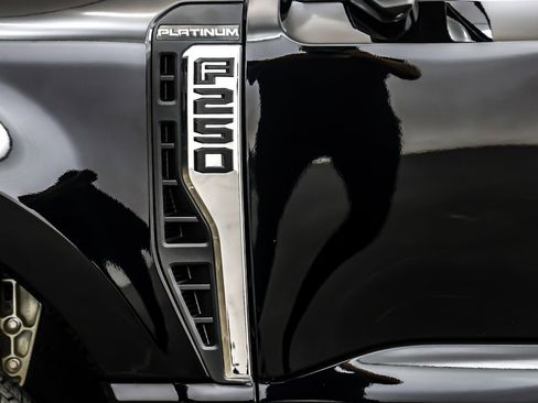 Used 2023 Ford F250 Platinum image 10