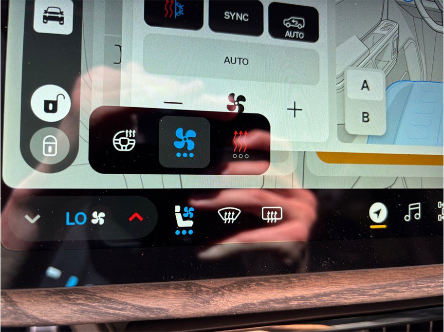 Used 2023 Rivian R1S AWD Adventure Quad image 31
