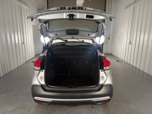 Used 2020 Nissan Kicks SR FWD image 9