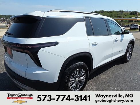 Used 2026 Chevrolet Traverse LT w/ Driver Confidence Package FWD image 8