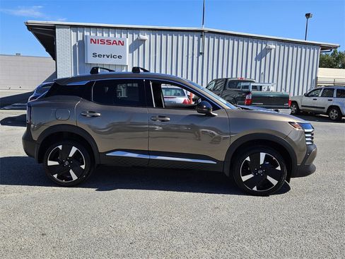 New 2026 Nissan Kicks SR image 13