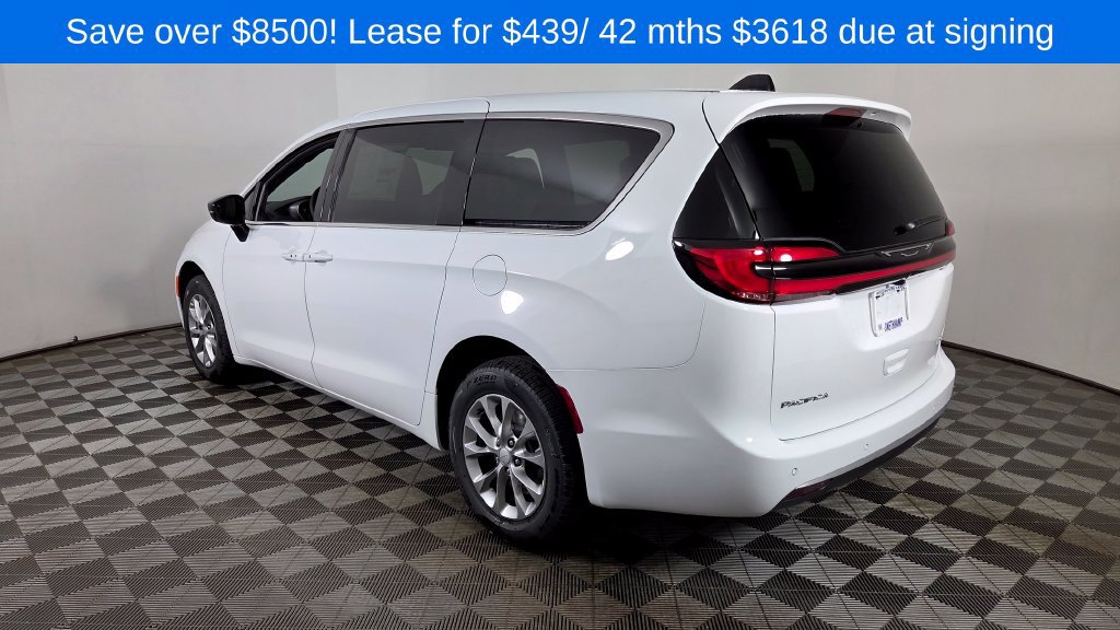 New 2027 Chrysler Pacifica Select AWD/4WD image 6