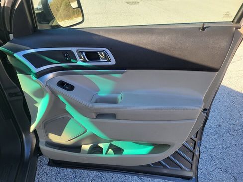 Used 2011 Ford Explorer XLT image 24