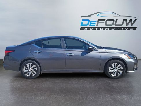 Used 2025 Nissan Altima 2.5 S image 2