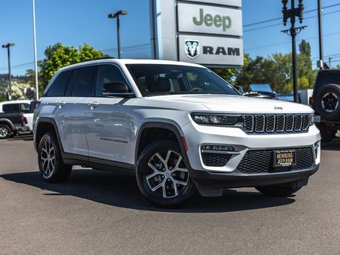 Used 2024 Jeep Grand Cherokee Limited AWD/4WD image 1