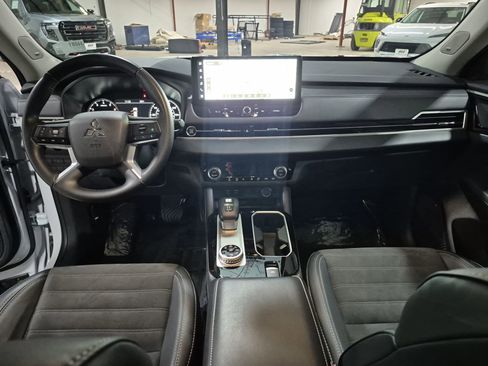 Used 2025 Mitsubishi Outlander SE AWD/4WD image 21