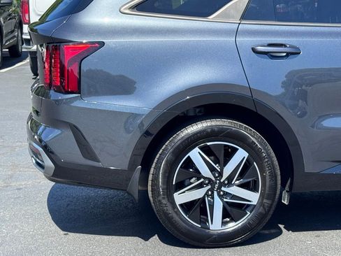 Used 2022 Kia Sorento S FWD image 42