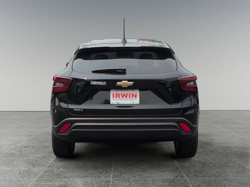 New 2026 Chevrolet Trax LS w/ LS Convenience Package FWD image 4